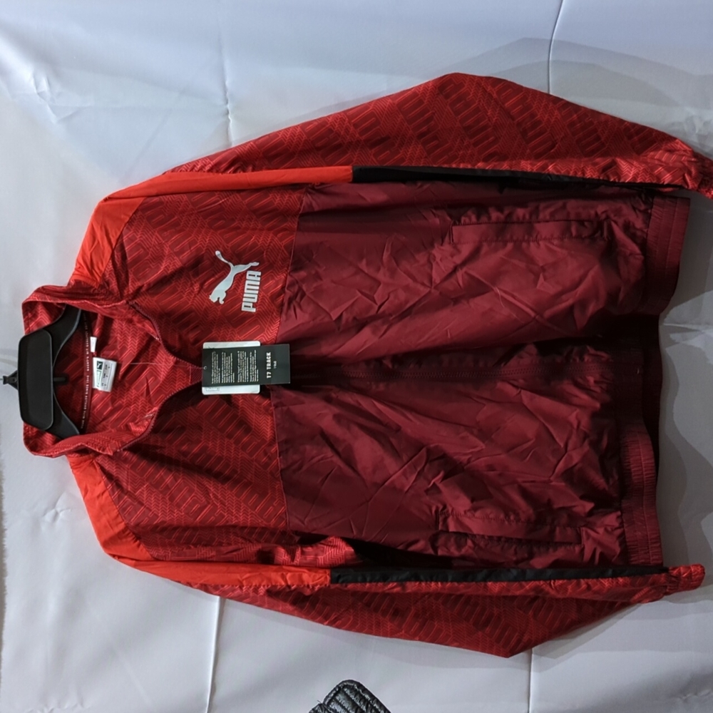 BNWT PUMA FULL ZIPPER Windbreaker Small Red